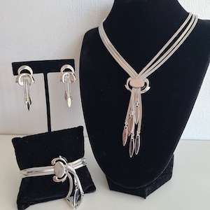 Vintage MONET set &quot;Priscilla&quot;1953 Silvertone Metal with Dangles Adjustable Collectable