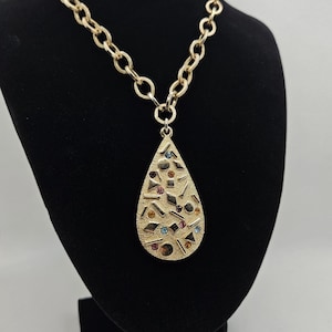 Vintage Sarah Coventry Pendant Necklace Goldtone Textured Teardrop Multicolored Crystals signed
