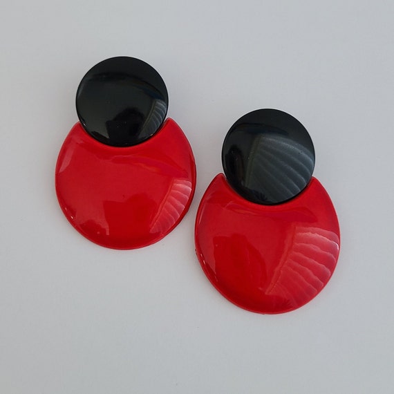 Vintage 80s FUN Drop Earrings Black and Red Metal - image 2