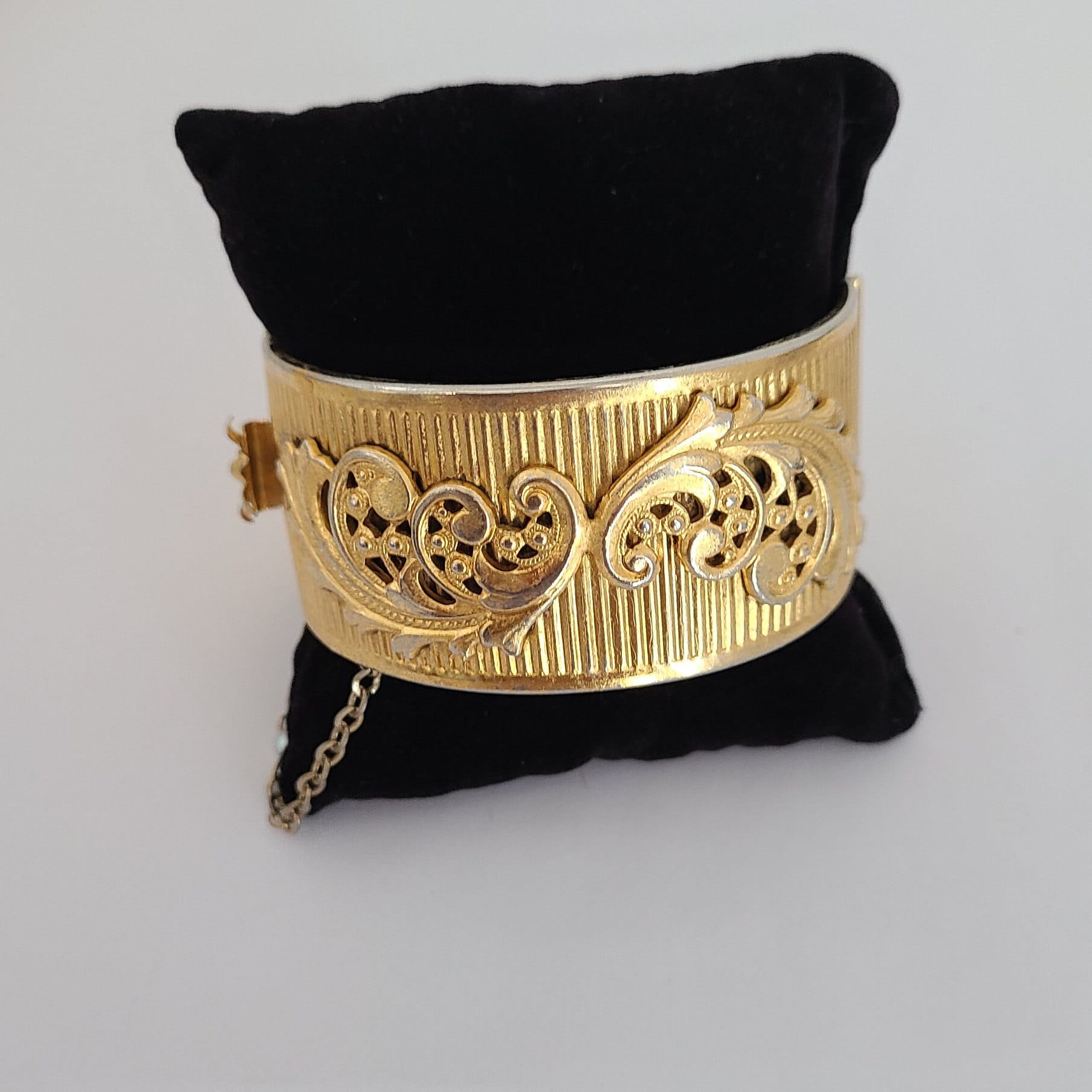 Lovely Vintage Clamper Cuff Bracelet Textured Articulated