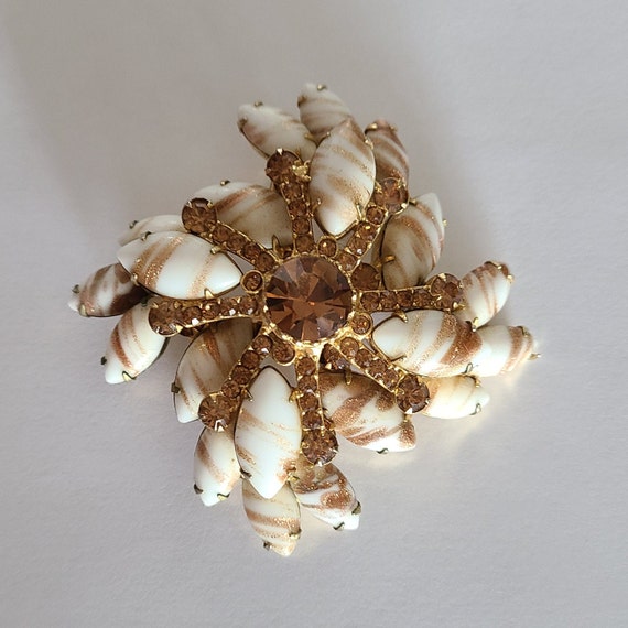 Vintage Authentic Juliana D&E Delizza Brooch White