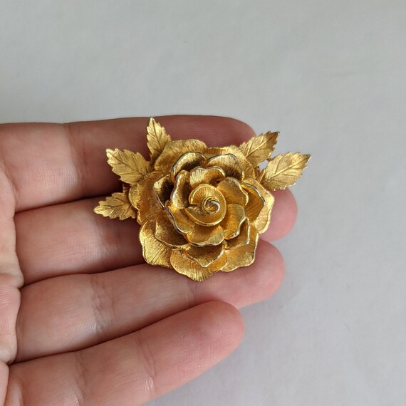 Vintage Brooch Rose Brooch Brushed Goldtone Metal… - image 7