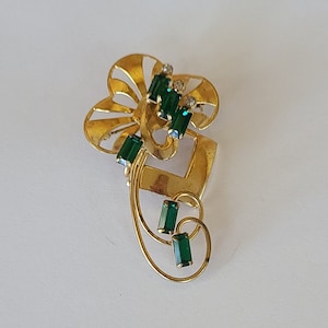 Vintage Brooch Pendant  Elegant Goldplated Metal Emerald Green Crystals
