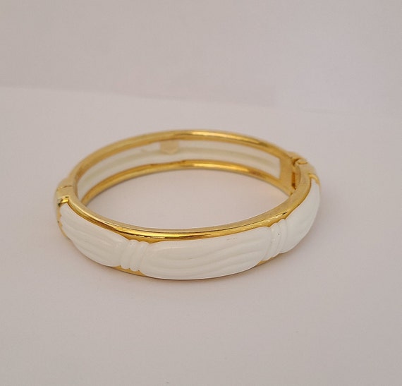 Vintage Bracelet Bangle Carved White Thermoset Pl… - image 3