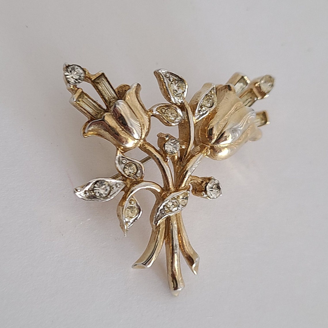 Broche en métal doré série mucha reproduction de mucha - Un grand marché