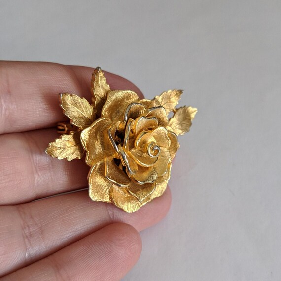 Vintage Brooch Rose Brooch Brushed Goldtone Metal… - image 5