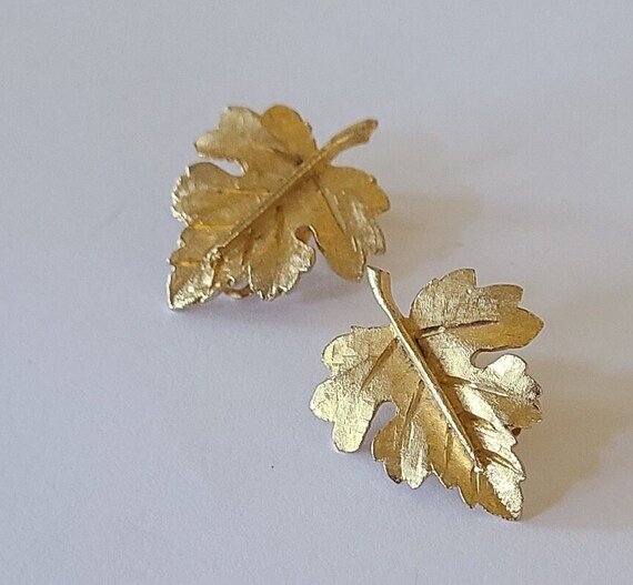 Vintage BSK Clipon Earrings Textured Leaf Design … - image 5