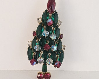 Broche vintage con árbol de Navidad y Año Nuevo, con diamantes de imitación verdes y rojos, cuentas rojas y aurora boreal.