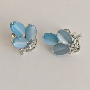 Vintage Lisner Thermoset Earring Screw-Back Blue Thermoset set in Silver-tone Metal