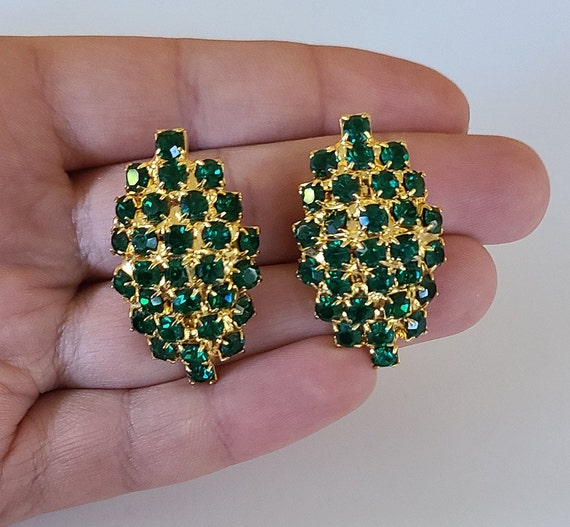 Vintage Clipon Earrings Vibrant Green Crystals Ma… - image 7