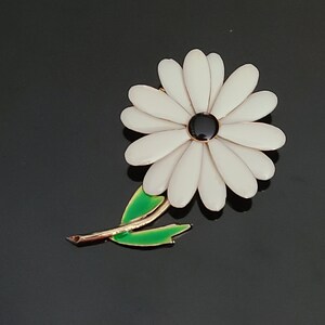 Vintage broche bloem jaren 60 ontwerp wit zwart en groen email