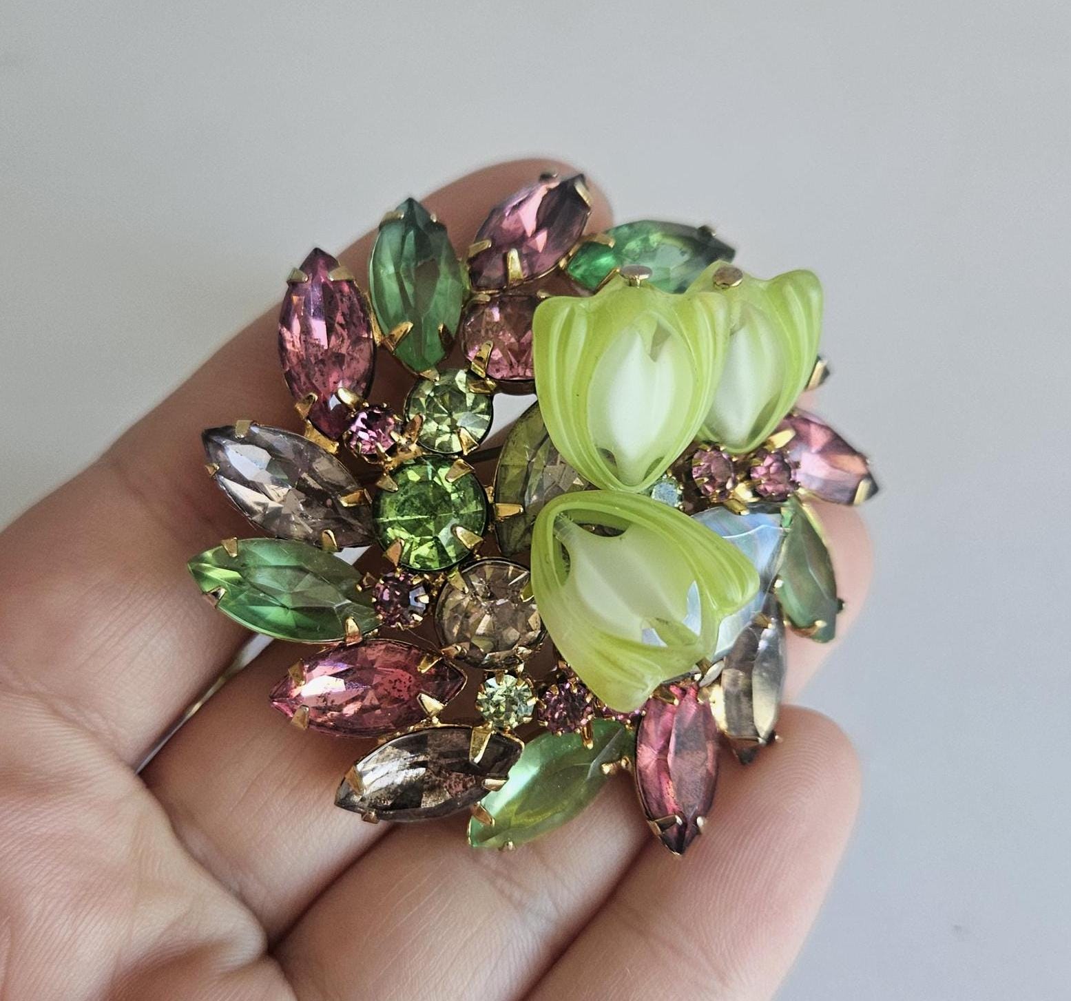 Vintage Juliana D&E Brooch and Clip-on Earrings: Multicolored