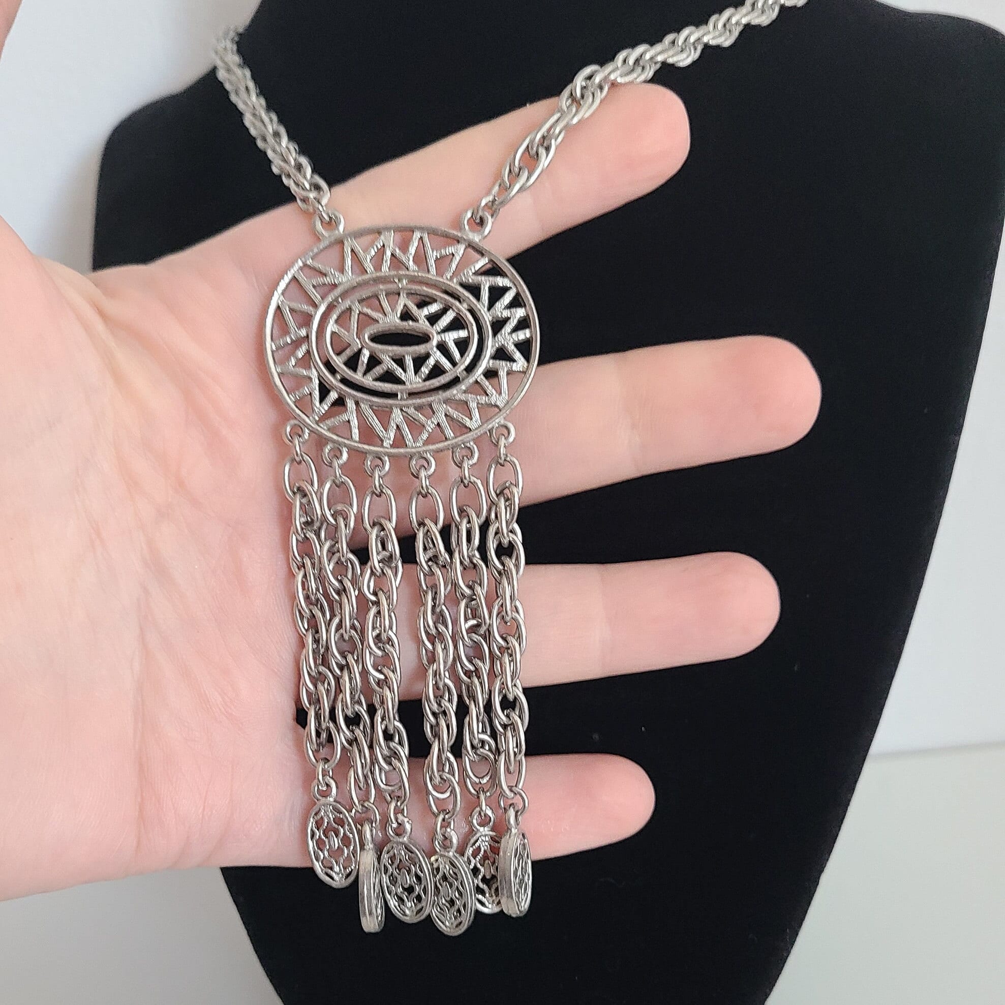 Collier fin de créateur " Chamois ", modèle unique, métal argenté, bleu