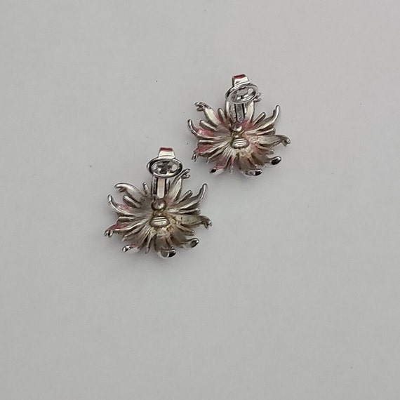 Vintage TRIFARI Floral Clipon Earrings Intricate … - image 6