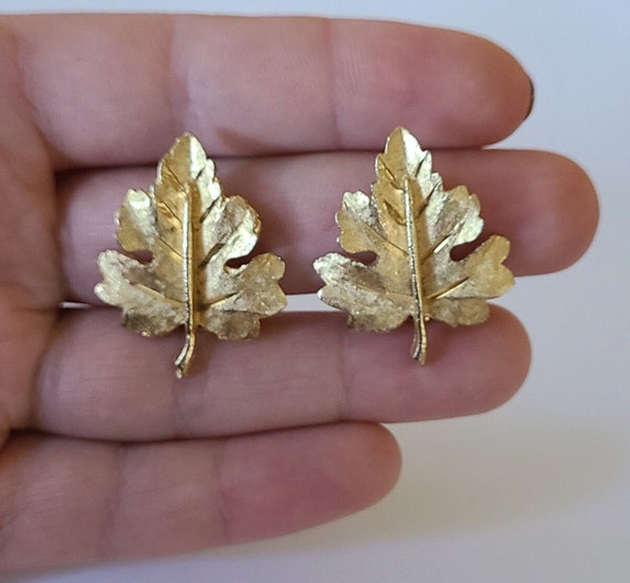 Vintage BSK Clipon Earrings Textured Leaf Design … - image 7