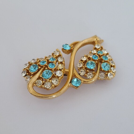 Lovely Vintage Brooch Floral Design Blue Clear Co… - image 4