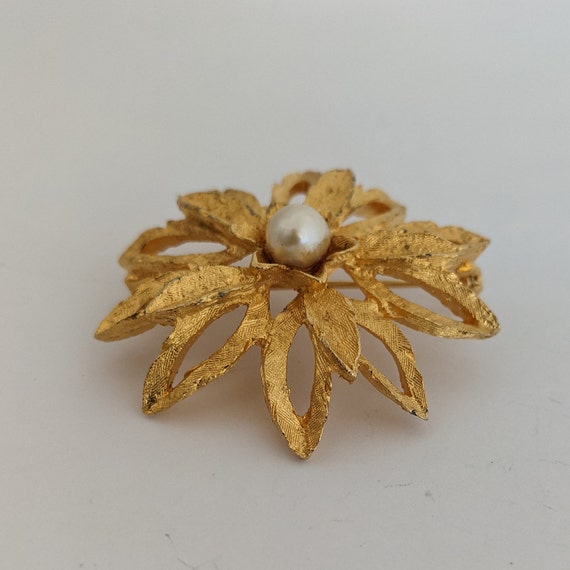 Vintage Brooch Brushed Goldtone Metal Faux Pearl … - image 3