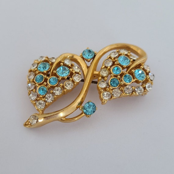 Lovely Vintage Brooch Floral Design Blue Clear Co… - image 2