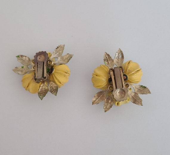 Vintage Clip-on Earrings 3-D Floral Design Colorf… - image 5