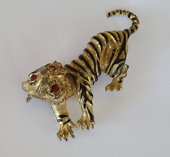 Vintage Brooch Articulated Tiger Goldtone and Bla… - image 1