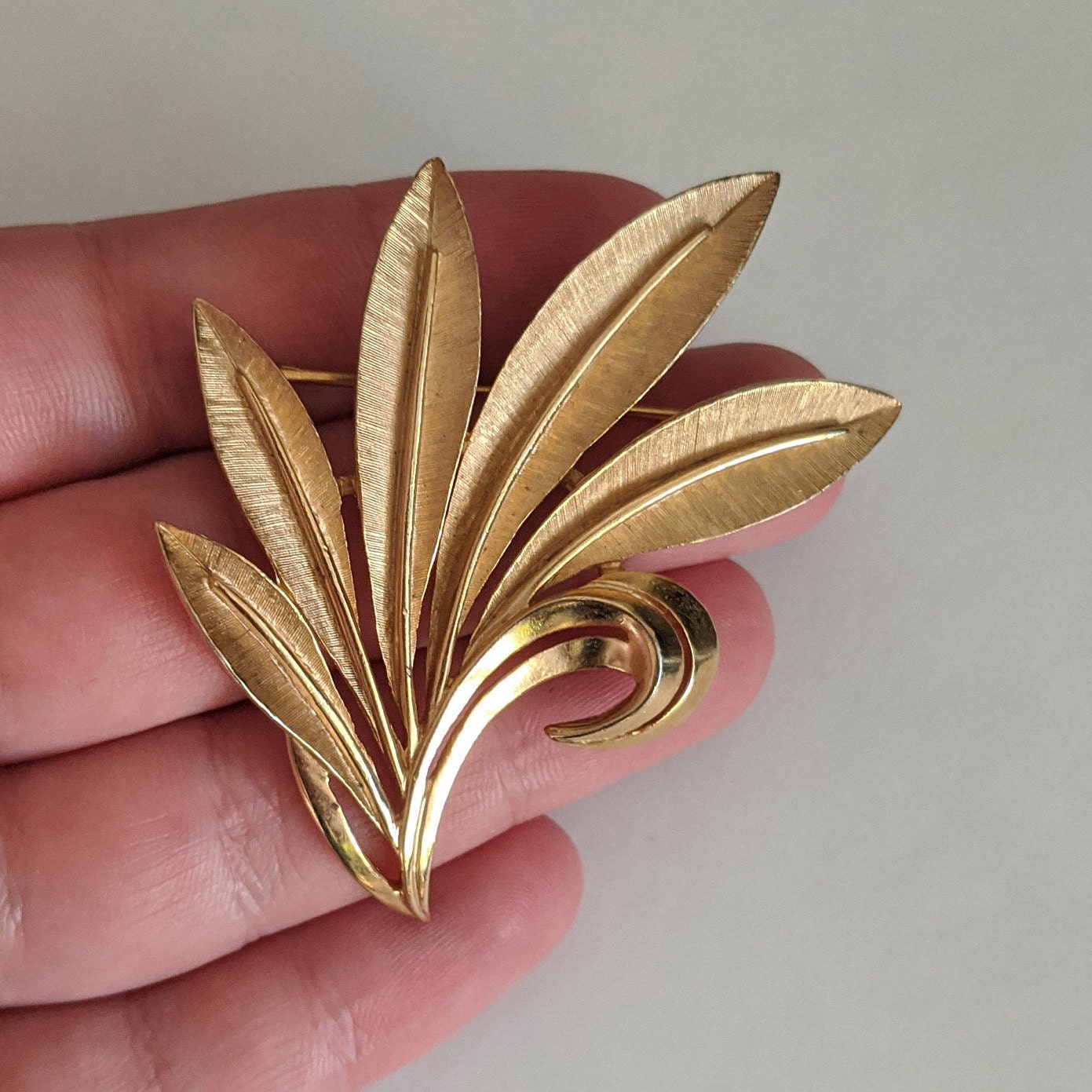 Vintage Trifari Leaf Gold-tone Brushed and Polished Gold