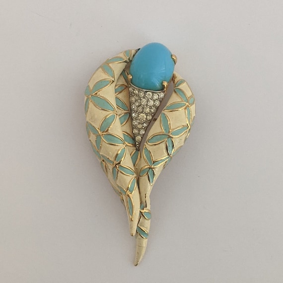 Jomaz brooch 2024