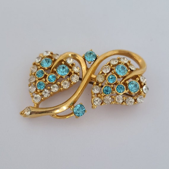 Lovely Vintage Brooch Floral Design Blue Clear Co… - image 1