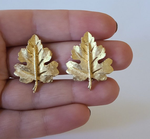 Vintage BSK Clipon Earrings Textured Leaf Design … - image 6