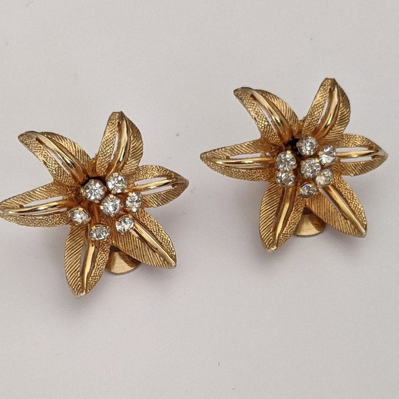 Vintage HATTIE CARNEGIE Goldtone Clip-on Earrings Lily - Etsy