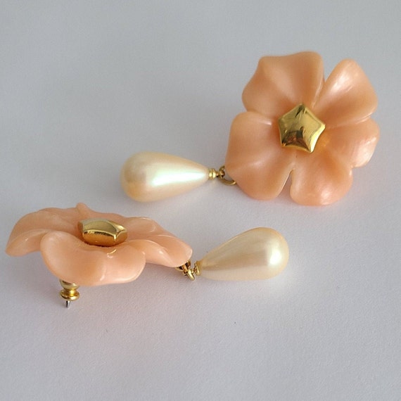Vintage Trifari Flower Drop Earrings Lucite Flowe… - image 3