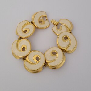 Vintage Bracelet Swirl Links in Cream White and Goldtone Metal