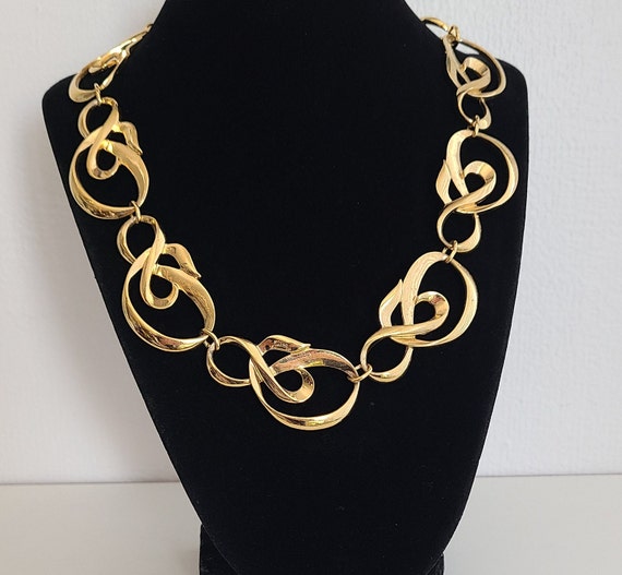 Vintage Avon Elegant Polished Goldtone Necklace si
