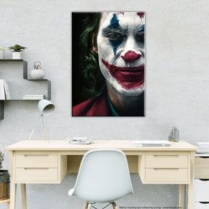 Joaquin Phoenix interpreta magistralmente Joker. Scegli il tuo Poster o Quadro su Tela o Carta fotografica.