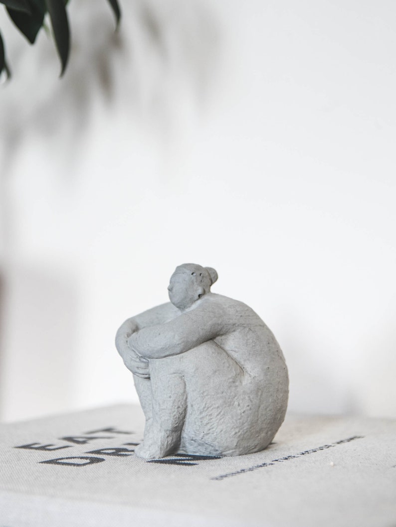 Abstract Curvy Lady Sculpture Plus Size Body Positive Nordic Woman Ornament Concrete Shelf Decor Bookend Paperweight Sitting Lady
