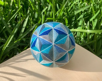 boule de temari faite à la main « hexagramme bleu »