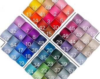 Può includere: Una cartella colori con 60 bobine di filo di diversi colori disposte a forma di diamante. Le bobine sono numerate da 1 a 60.