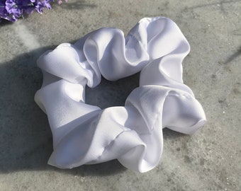 Scrunchie de cetim de seda macia branca de neve