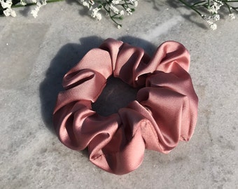 Scrunchie de cetim de seda macia rosa rosa