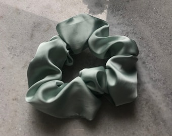 Scrunchie de cetim de seda macia verde menta