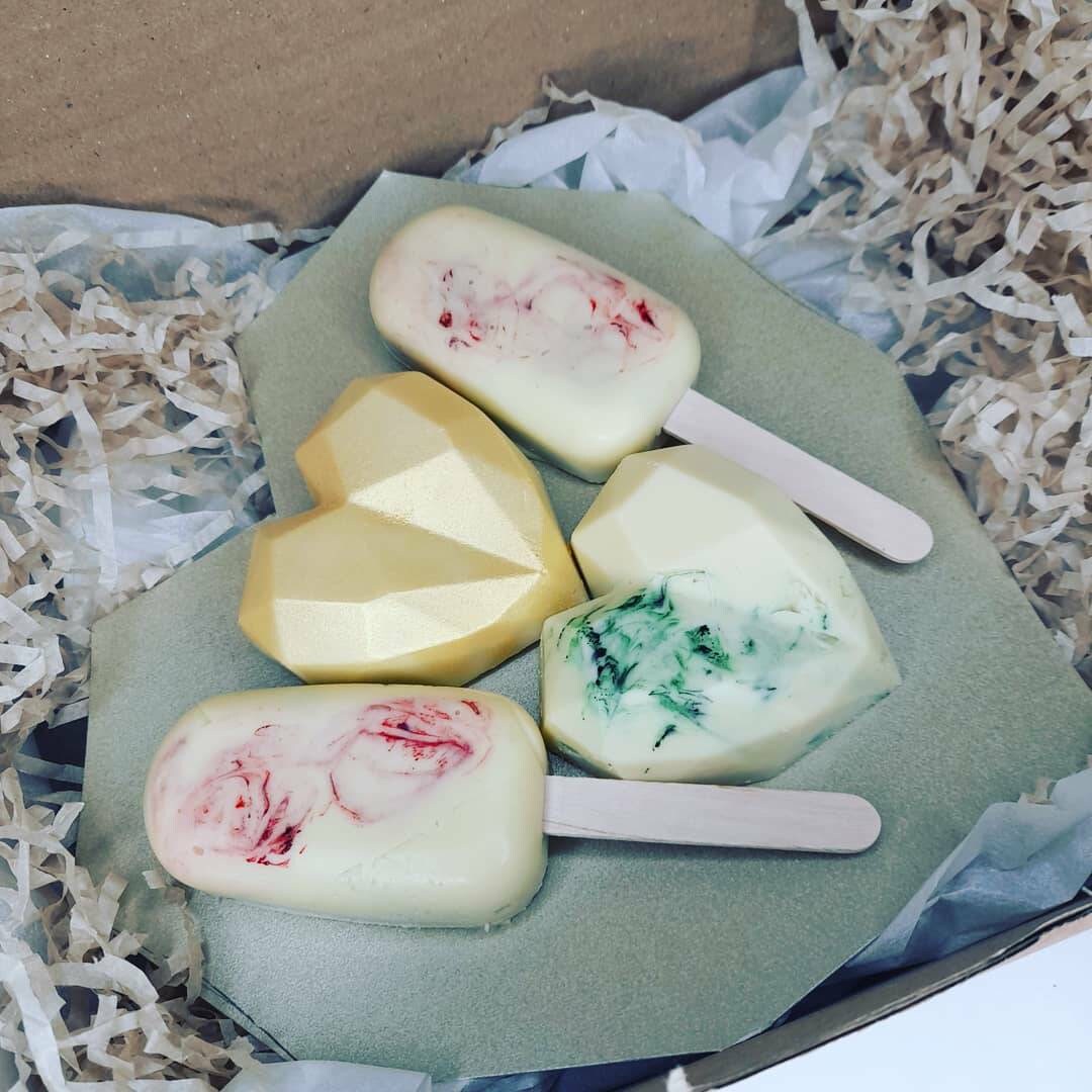 Cakesicles. Geo Hearts. Treat Box. Cake Pops. Personal. Share Etsy UK