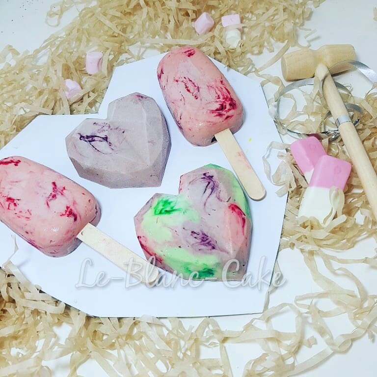 Cakesicles. Geo Hearts. Treat Box. Cake Pops. Personal. Share Etsy UK