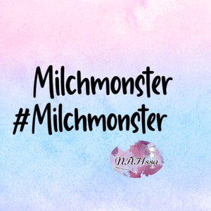 Op de afbeelding: Een aquarel achtergrond met een roze en blauwe gradiënt. De tekst "Milchmonster #Milchmonster" is in zwart geschreven. De tekst "N.A.Hssa" is in wit geschreven op een roze cirkel.