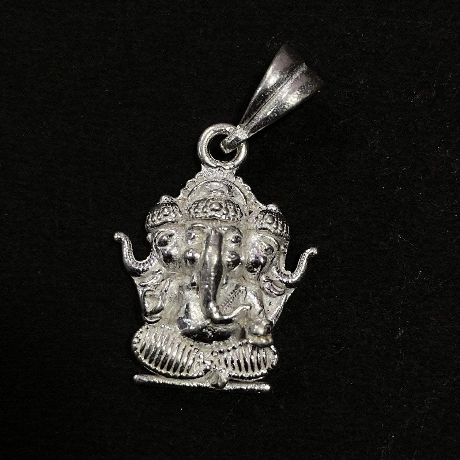 Silver ganpati locket sale