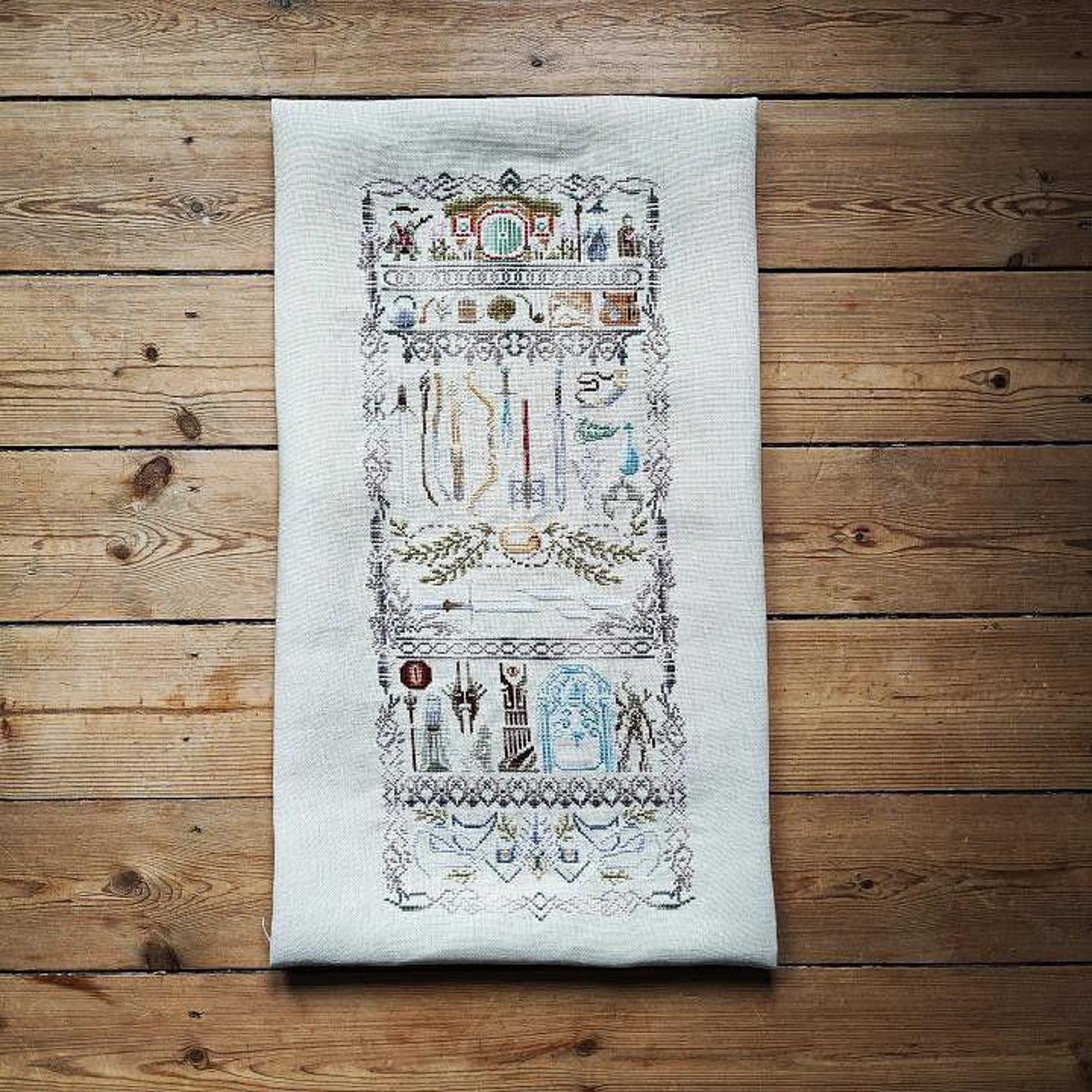 A Stitcher's Guide to Middle Earth - Epic Journey in Thread - Craft Your Own Fellowship, Magic and Adventure from Stitching Coven