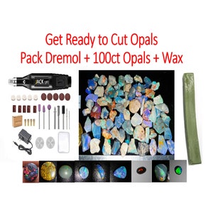 Puede incluir: Un conjunto de 100 opales sueltos, una barra de cera verde y una herramienta rotatoria eléctrica negra con una variedad de accesorios. La herramienta rotatoria está etiquetada como "Jack Life". El texto "Get Ready to Cut Opals Pack Dremol + 100ct Opals + Wax" se muestra en la parte superior de la imagen.