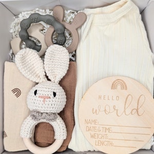 Coffret cadeau bébé neutre entre les sexes, Cadeau bébé personnalisé, Cadeau unisexe, Essentiels pour bébé, Cadeau baby shower, Faire-part bébé, Vêtements, Personnalisé
