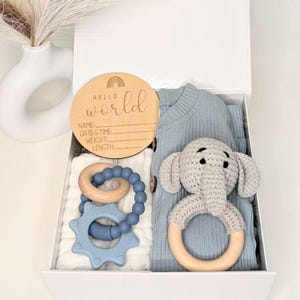 Caja de regalo para bebé recién nacido, regalo personalizado para bebé, artículos esenciales para bebé, regalo para baby shower, tarjeta de anuncio de bebé, ropa, personalizada