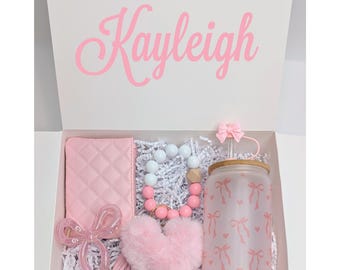 Confezione regalo con fiocco, bottiglia con cuori rosa, regalo di compleanno personalizzato