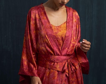 Kimono de seda de la colección Red Eco-Print / Bata bohemia de lujo sostenible hecha a mano 100% seda de morera / Elegancia orgánica para el día a día