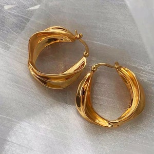 14K Gold Chunky Thick Hoop Earring UK • Vintage Gold Statement Earring • Medium Hoop Earring • Minimalist Gold Hoops • Gift for her